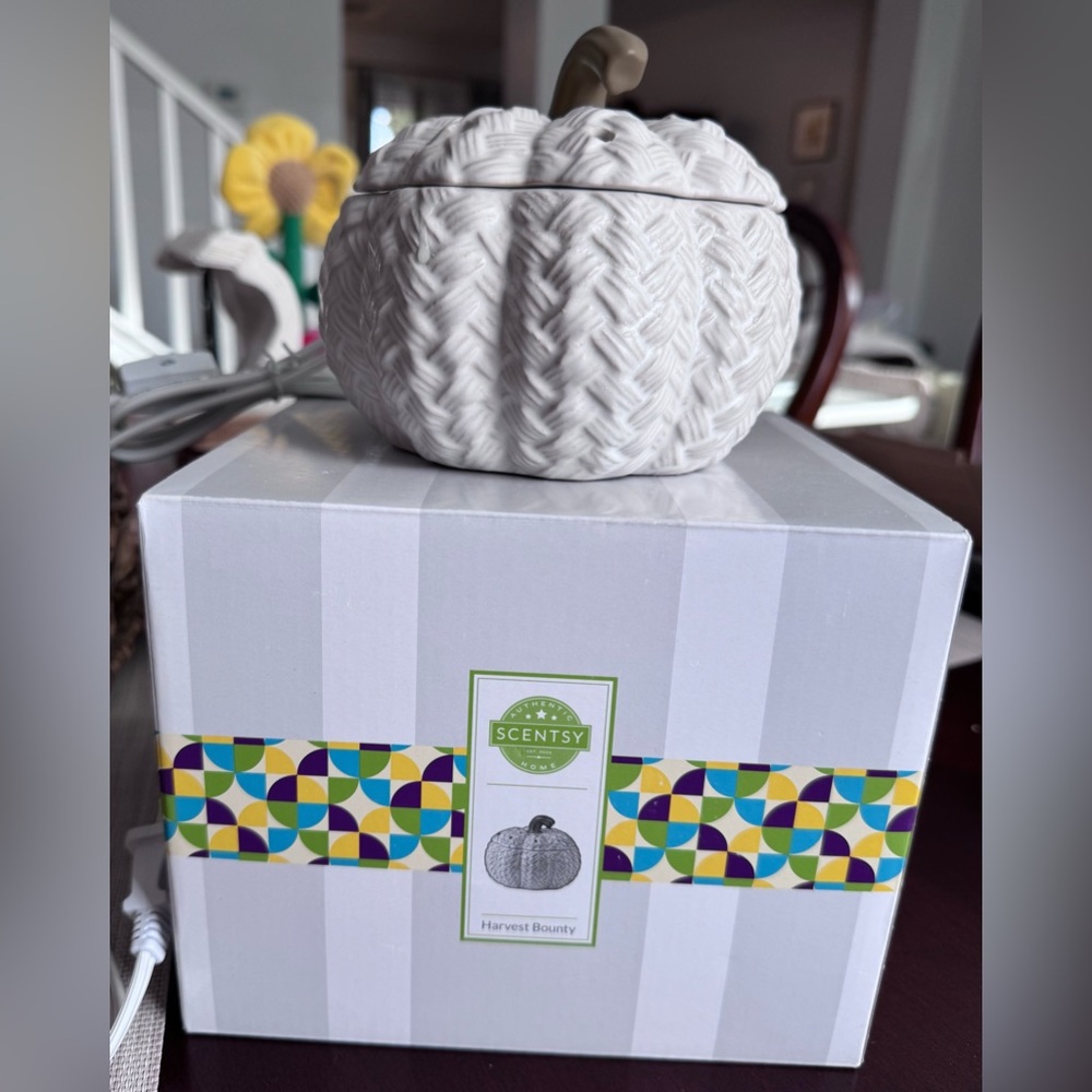 Scentsy Harvest Bounty Warmer